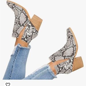 YOMISOY Womens Ankle Boots Pointed Toe Slip On V Cutout Snakeskin Two